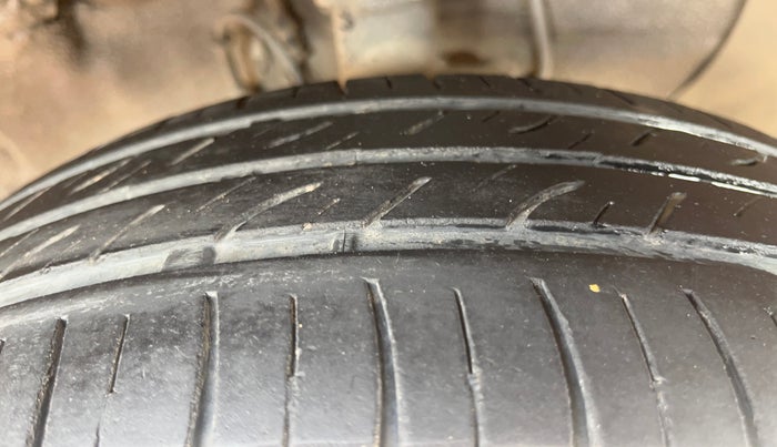 2017 Hyundai Elite i20 SPORTZ 1.2, Petrol, Manual, 73,293 km, Right Front Tyre Tread