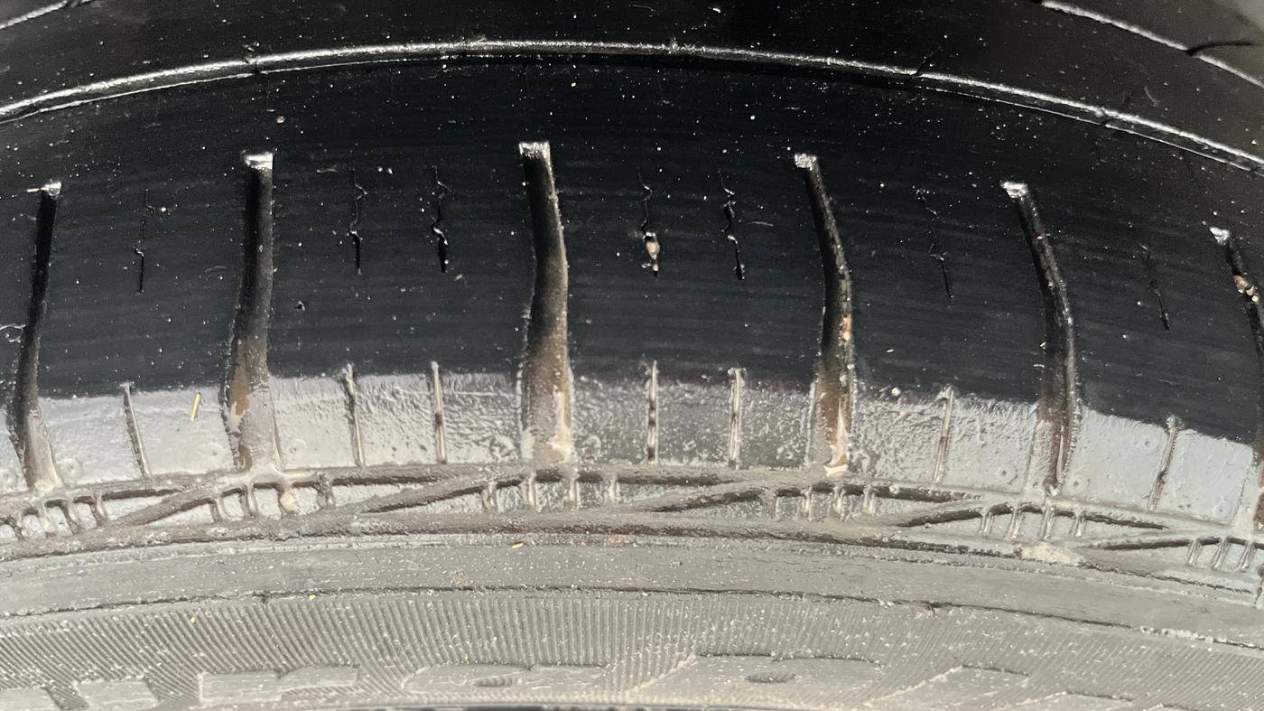 2019 Maruti Ertiga VDI 1.5, Diesel, Manual, 1,24,999 km, Left Rear Tyre Tread