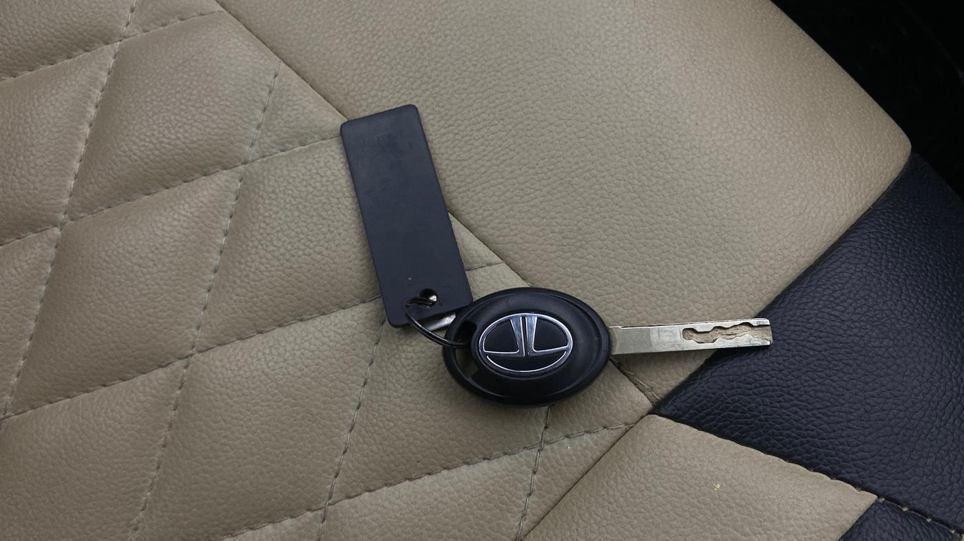 2020 Tata Tiago XE PETROL, Petrol, Manual, 37,248 km, Key Close Up