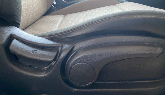 2017 Hyundai Elite i20 SPORTZ 1.2, Petrol, Manual, 49,954 km, Driver Side Adjustment Panel