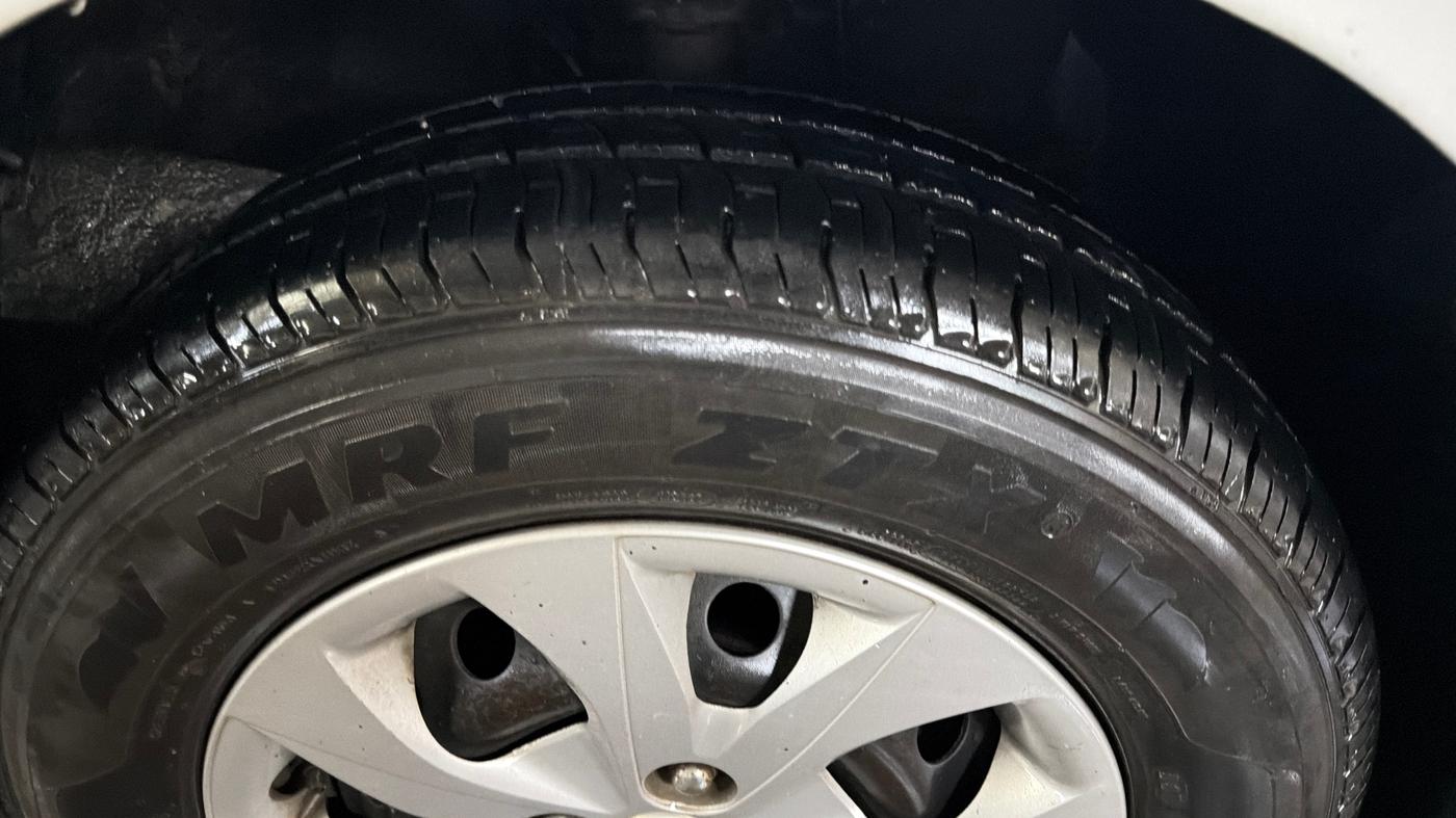2016 Hyundai Elite i20 MAGNA 1.2, Petrol, Manual, 41,975 km, Right Front Tyre Tread