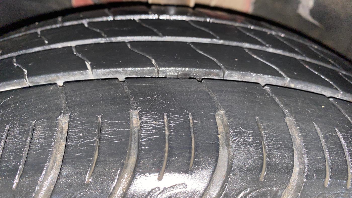 2022 Tata ALTROZ XM PLUS PETROL, Petrol, Manual, 26,300 km, Left Front Tyre Tread
