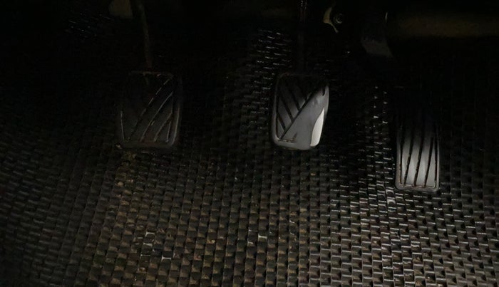 2016 Maruti Swift Dzire VDI, Diesel, Manual, 1,11,848 km, Pedals