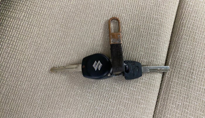 2016 Maruti Swift Dzire VDI, Diesel, Manual, 1,11,848 km, Key Close Up