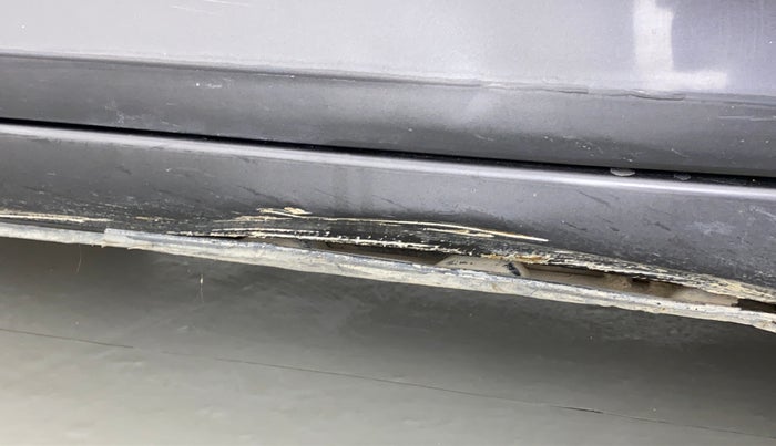 2016 Maruti Swift LXI OPT, Petrol, Manual, 79,267 km, Right running board - Slightly dented