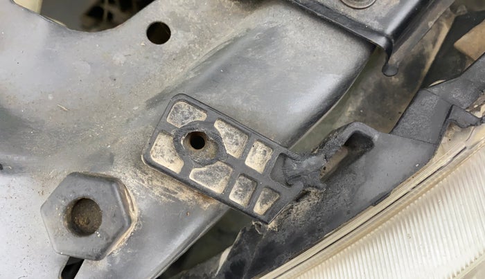 2016 Maruti Swift LXI OPT, Petrol, Manual, 79,267 km, Left headlight - Clamp has minor damage