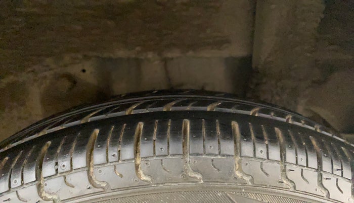 2015 Hyundai Eon ERA +, Petrol, Manual, 39,891 km, Left Rear Tyre Tread