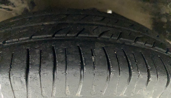 2010 Hyundai Santro Xing GL PLUS, Petrol, Manual, 63,639 km, Left Front Tyre Tread