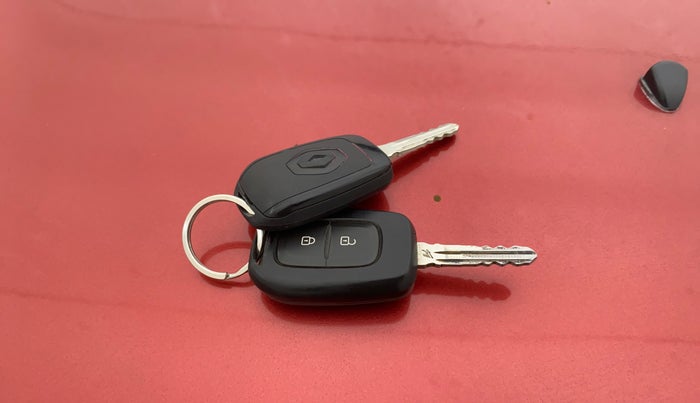 2020 Renault TRIBER RXT AMT, Petrol, Automatic, 26,988 km, Key Close Up
