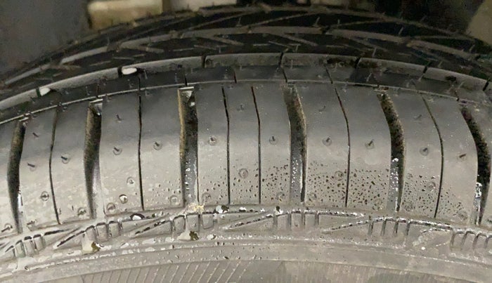 2020 Renault Kwid STD, Petrol, Manual, 29,878 km, Left Front Tyre Tread