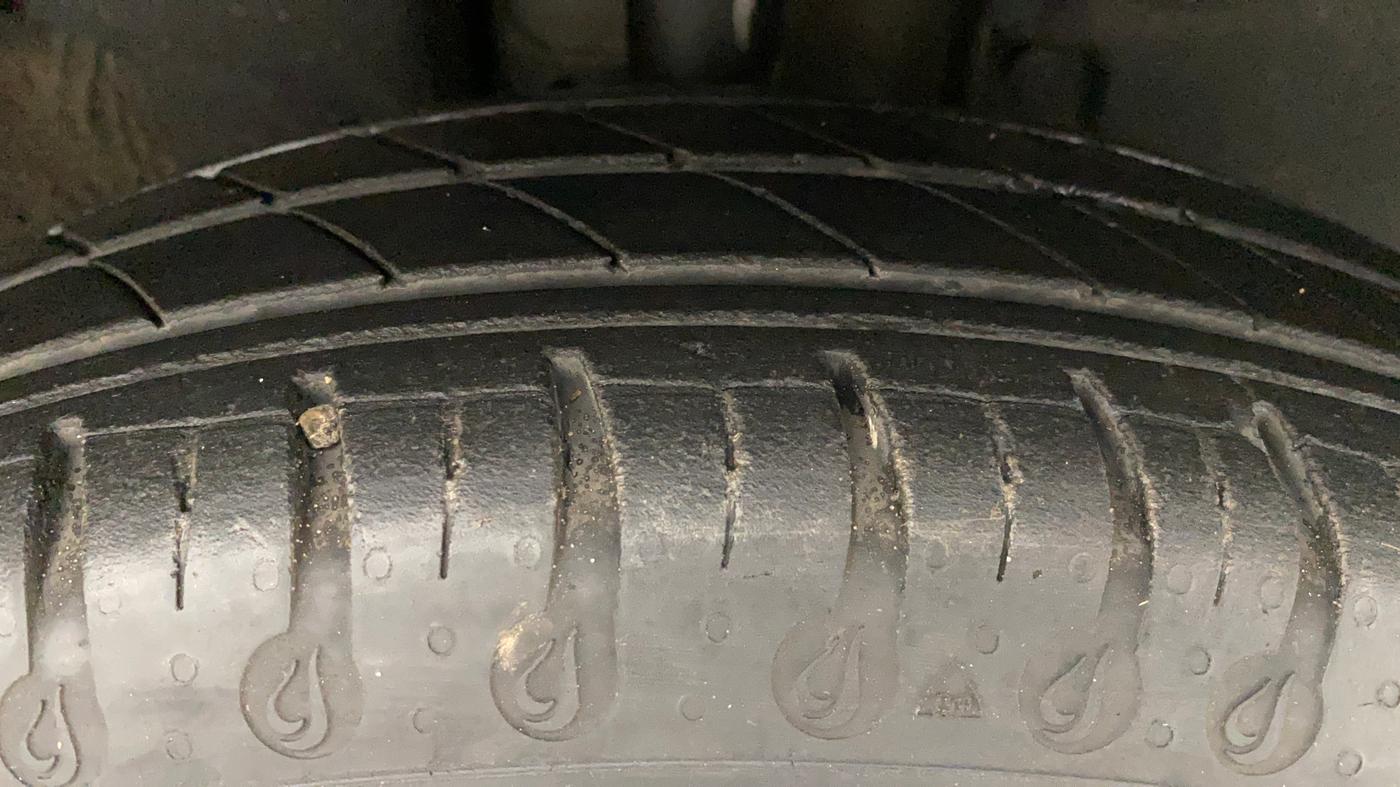 2021 Renault Kwid RXT 1.0 (O), Petrol, Manual, 17,968 km, Right Front Tyre Tread