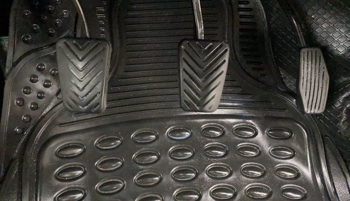 2012 Hyundai Santro Xing GLS, Petrol, Manual, 84,113 km, Pedals