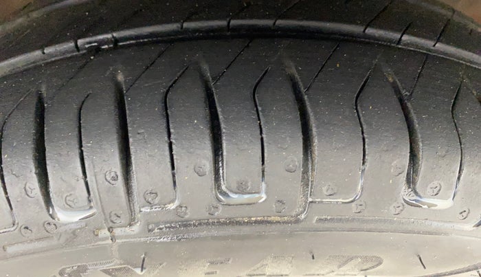 2012 Hyundai Santro Xing GLS, Petrol, Manual, 84,113 km, Right Front Tyre Tread