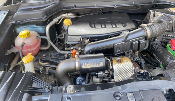 2020 Mahindra XUV300 W6 1.2 PETROL, Petrol, Manual, 95,633 km, Engine View - Right