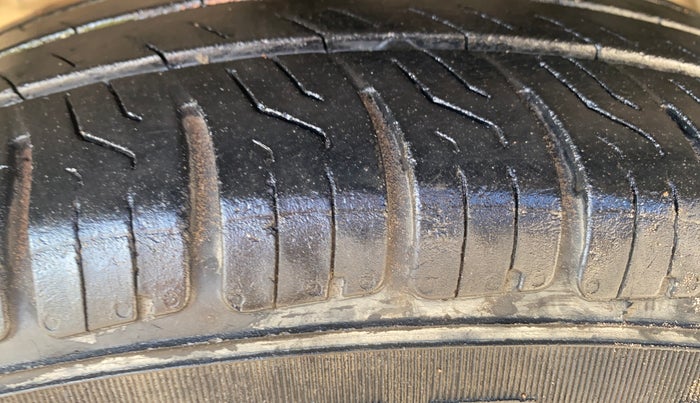 2020 Mahindra XUV300 W6 1.2 PETROL, Petrol, Manual, 95,633 km, Left Front Tyre Tread