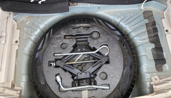 2020 Mahindra XUV300 W6 1.2 PETROL, Petrol, Manual, 95,633 km, Spare Tyre