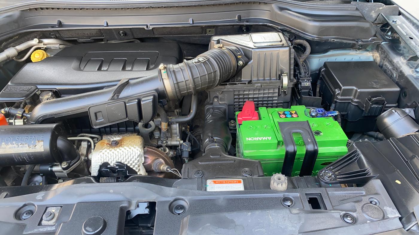 2020 Mahindra XUV300 W6 1.2 PETROL, Petrol, Manual, 95,633 km, Engine View - Left