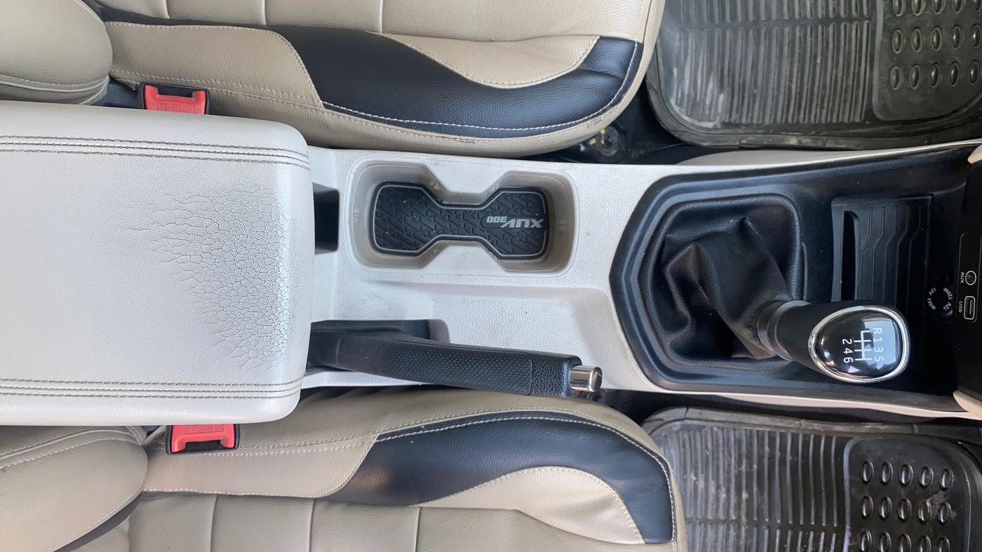 2020 Mahindra XUV300 W6 1.2 PETROL, Petrol, Manual, 95,633 km, Gear Lever