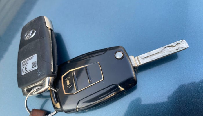 2020 Mahindra XUV300 W6 1.2 PETROL, Petrol, Manual, 95,633 km, Key Close Up