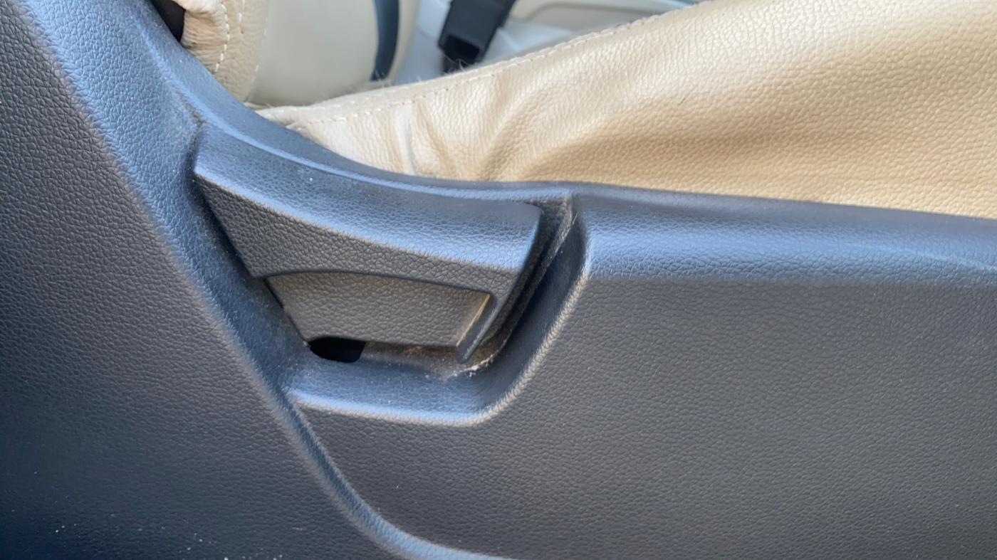 2020 Mahindra XUV300 W6 1.2 PETROL, Petrol, Manual, 95,633 km, Driver Side Adjustment Panel