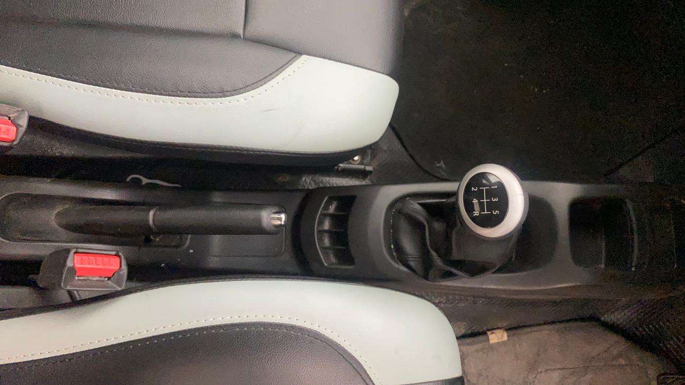 2014 Maruti Wagon R Stingray VXI, Petrol, Manual, 49,277 km, Gear Lever