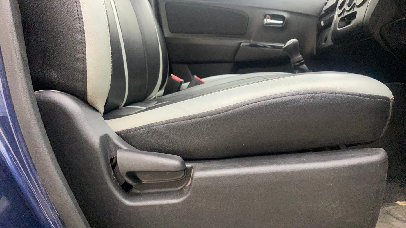 2014 Maruti Wagon R Stingray VXI, Petrol, Manual, 49,277 km, Driver Side Adjustment Panel