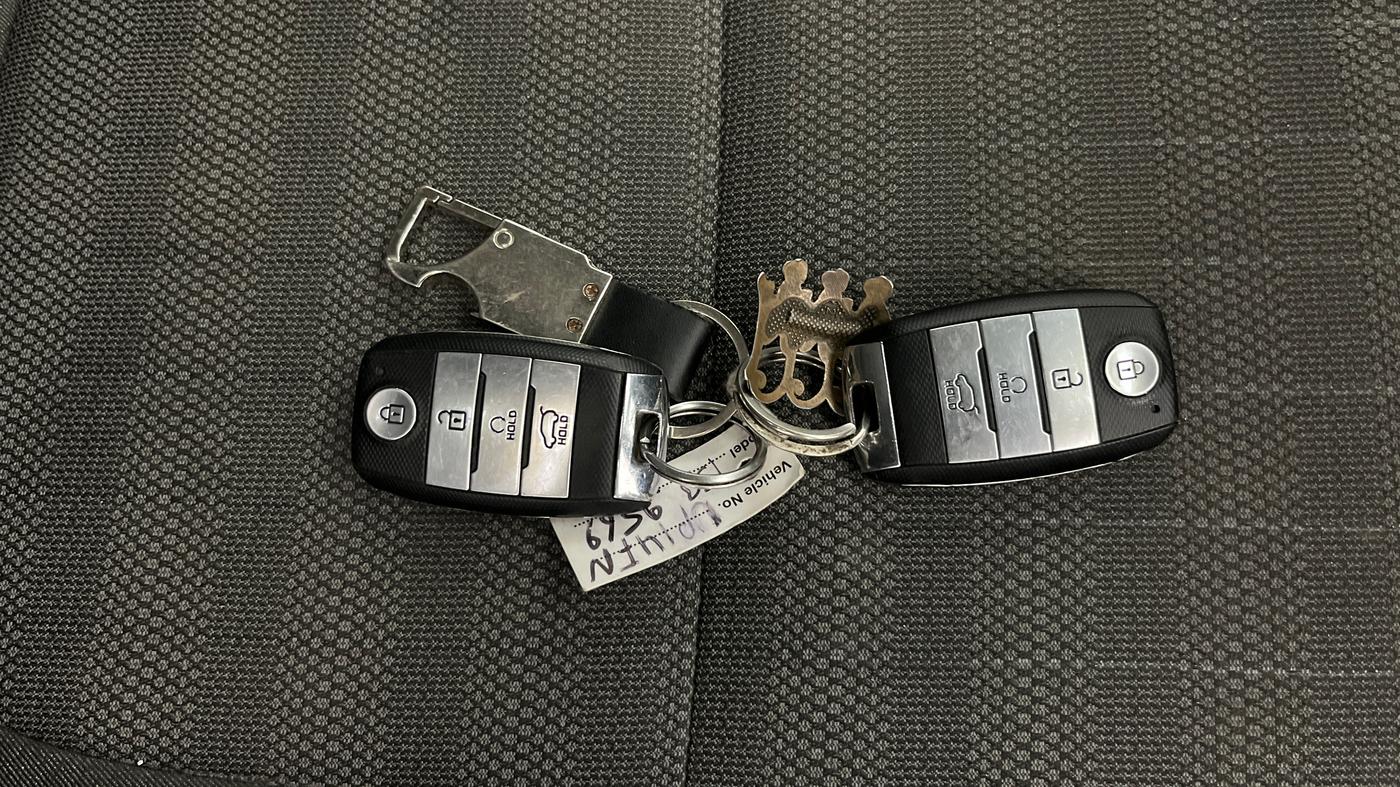 2023 KIA SONET HTK PLUS 1.0 IMT, Petrol, Manual, 56,229 km, Key Close Up