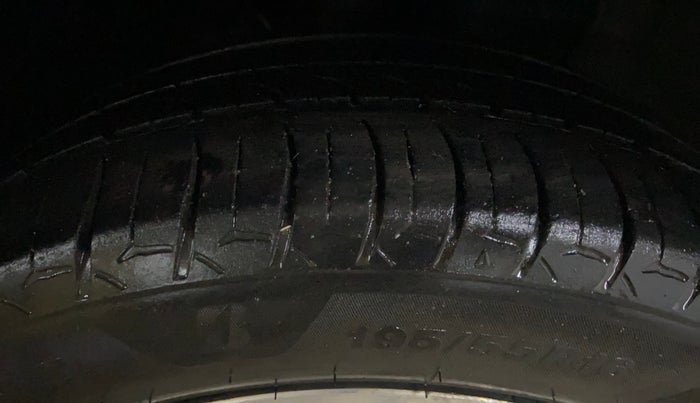 2016 Hyundai Elite i20 ASTA 1.4 CRDI (O), Diesel, Manual, 1,32,949 km, Right Front Tyre Tread