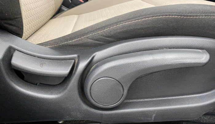 2017 Hyundai Elite i20 ASTA 1.2 (O), Petrol, Manual, 52,641 km, Driver Side Adjustment Panel