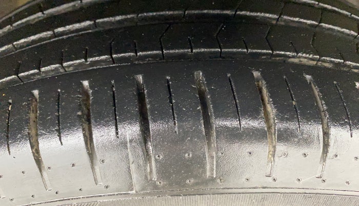 2017 Hyundai Elite i20 ASTA 1.2 (O), Petrol, Manual, 52,641 km, Right Front Tyre Tread