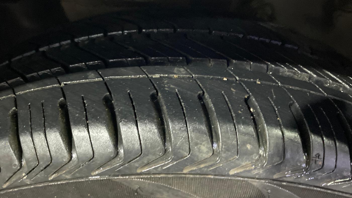 2017 Hyundai Elite i20 ASTA 1.2, Petrol, Manual, 1,29,386 km, Left Front Tyre Tread