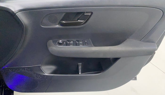 2023 Tata ALTROZ XZA PLUS DARK EDTION, Petrol, Automatic, 3,091 km, Driver Side Door Panels Control