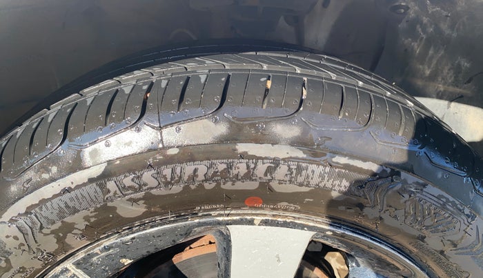 2018 Hyundai Elite i20 MAGNA EXECUTIVE 1.2, Petrol, Manual, 97,243 km, Right Front Tyre Tread