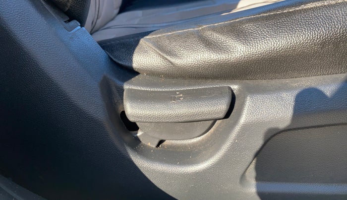 2018 Hyundai Elite i20 MAGNA EXECUTIVE 1.2, Petrol, Manual, 97,243 km, Driver Side Adjustment Panel