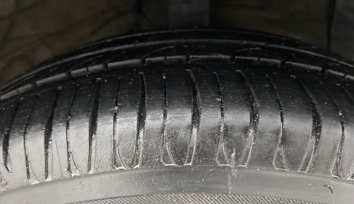 2018 Hyundai Grand i10 ASTA 1.2 KAPPA VTVT, Petrol, Manual, 65,331 km, Right Front Tyre Tread