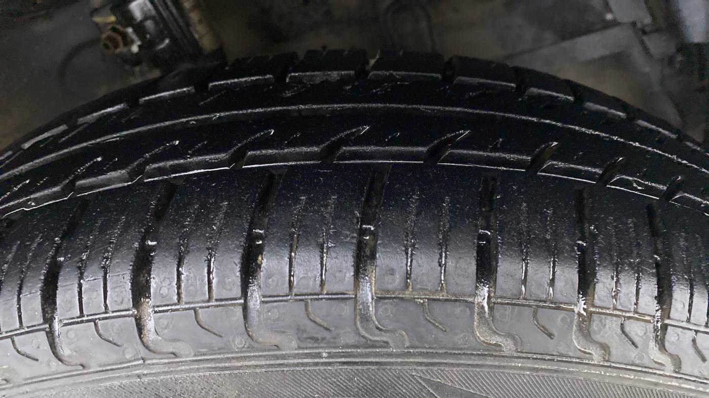 2013 Maruti Swift VXI D, Petrol, Manual, 82,061 km, Right Front Tyre Tread