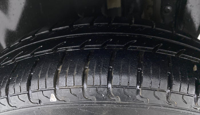 2013 Maruti Swift VXI D, Petrol, Manual, 82,061 km, Left Rear Tyre Tread