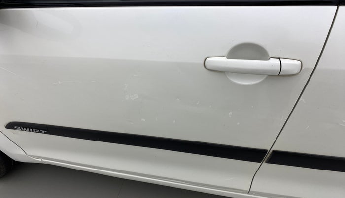 2013 Maruti Swift VXI D, Petrol, Manual, 82,061 km, Front passenger door - Slightly dented