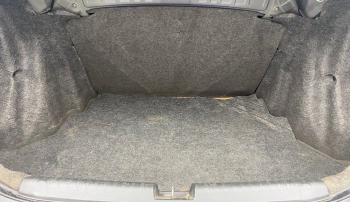 2016 Honda Amaze 1.2L I-VTEC VX, Petrol, Manual, 1,00,067 km, Boot Inside