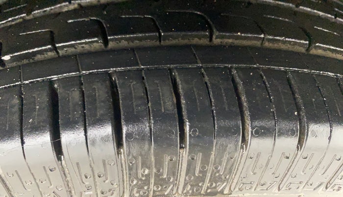 2016 Honda Amaze 1.2L I-VTEC VX, Petrol, Manual, 1,00,067 km, Right Front Tyre Tread