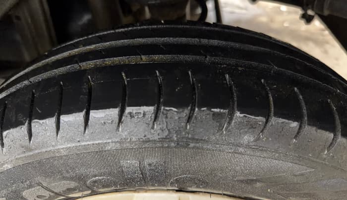 2015 Maruti Alto 800 LXI, Petrol, Manual, 65,025 km, Left Rear Tyre Tread