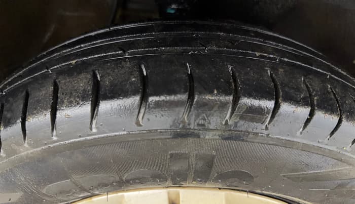 2015 Maruti Alto 800 LXI, Petrol, Manual, 65,025 km, Right Front Tyre Tread