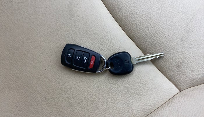 2013 Hyundai Eon D-LITE+, Petrol, Manual, 84,006 km, Key Close Up