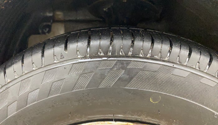 2013 Hyundai Eon D-LITE+, Petrol, Manual, 84,006 km, Left Front Tyre Tread