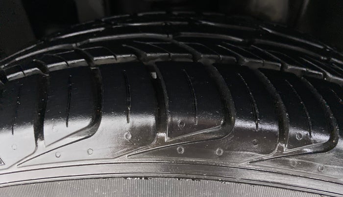 2021 Mahindra MARAZZO M2 7STR, Diesel, Manual, 36,237 km, Left Front Tyre Tread