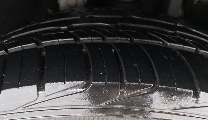 2021 Mahindra MARAZZO M2 7STR, Diesel, Manual, 36,237 km, Right Front Tyre Tread
