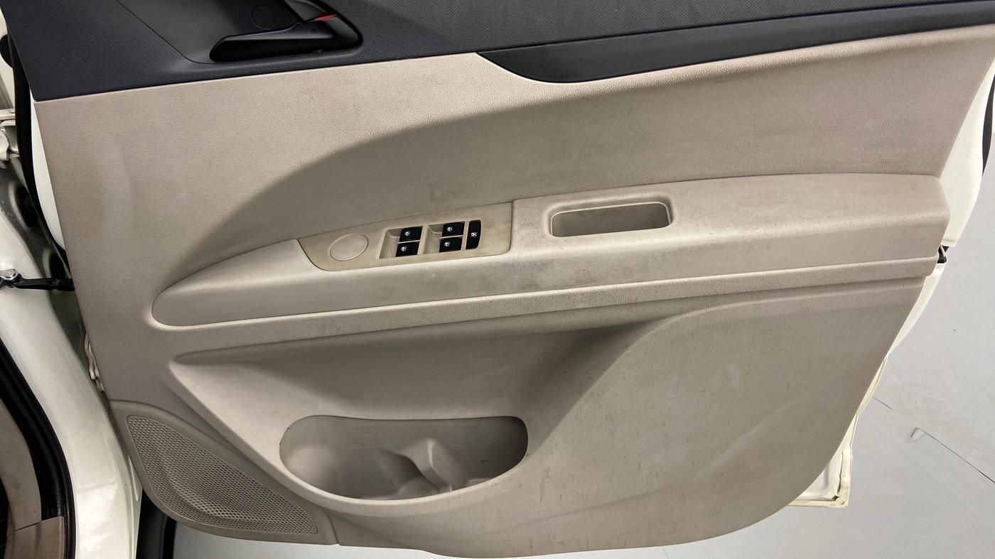 2021 Mahindra MARAZZO M2 7STR, Diesel, Manual, 36,237 km, Driver Side Door Panels Control