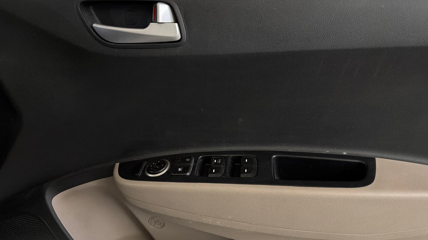 2018 Hyundai Grand i10 SPORTZ AT 1.2 KAPPA VTVT, Petrol, Automatic, 53,918 km, Driver Side Door Panels Control