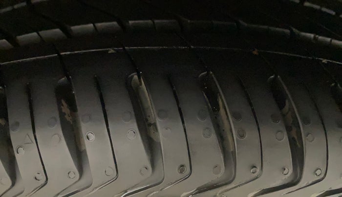 2014 Hyundai Verna FLUIDIC 1.6 CRDI SX, Diesel, Manual, 73,918 km, Left Rear Tyre Tread
