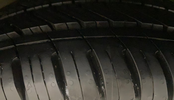 2014 Hyundai Verna FLUIDIC 1.6 CRDI SX, Diesel, Manual, 73,918 km, Right Rear Tyre Tread